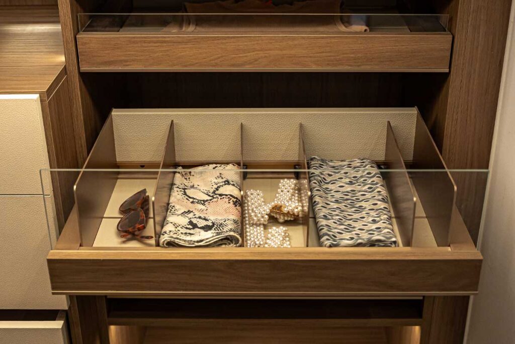 لماذا تختلف تجربة الخزائن المصممة حسب الطلب؟