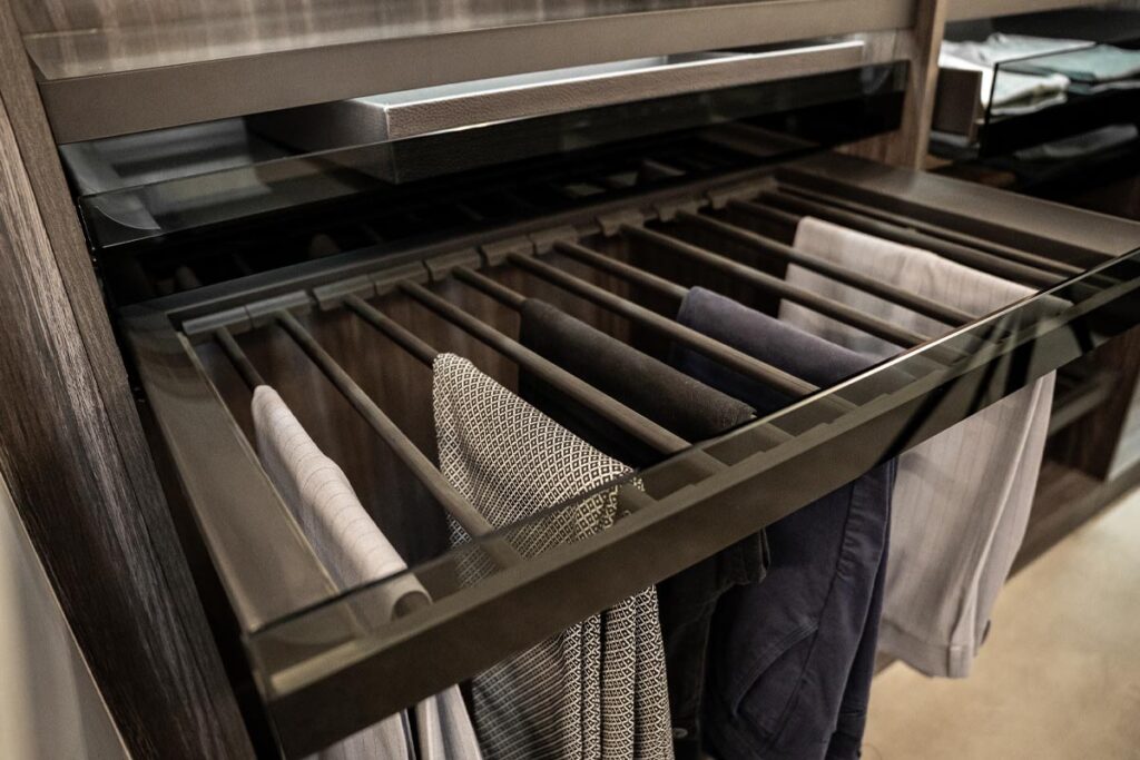 لماذا تختلف تجربة الخزائن المصممة حسب الطلب؟